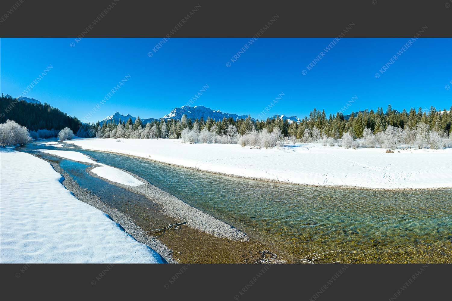 Blick über Isar ins Wetterstingebirge - Isar Winter 2:1  -- Krün und Wetterstein - mehr Infos bei www.Kriner-Weiermann.de