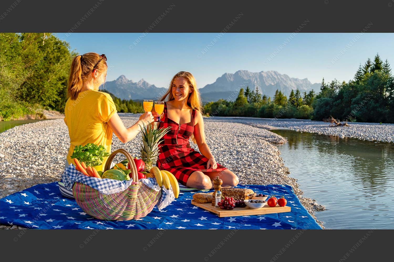 Ein Veggieday am Isarufer bei Wallgau - Isarpicknick 2:1  -- Picknick an der Isar - mehr Infos bei www.Kriner-Weiermann.de