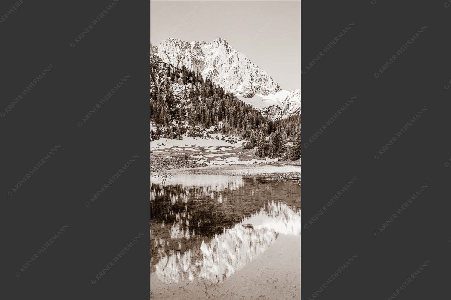 Fönige Morgenstimmung an der Fereineralm zwischen Soiern- und Karwendelgebirge - Klare Kante 1:2 sepia -- Fereineralm im Karwendel - mehr Infos bei www.Kriner-Weiermann.de