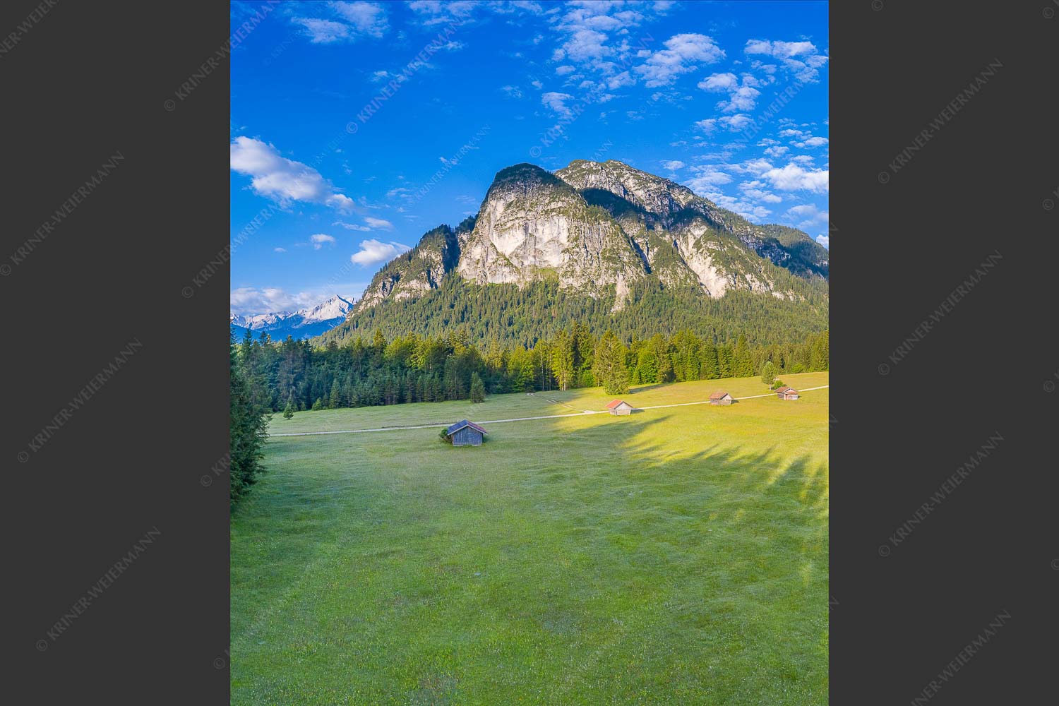 Blick zum Königstand und Alpspitze im Hintergrund - Kleine Alpspitze 1:1  -- Königstand und Kramer - mehr Infos bei www.Kriner-Weiermann.de