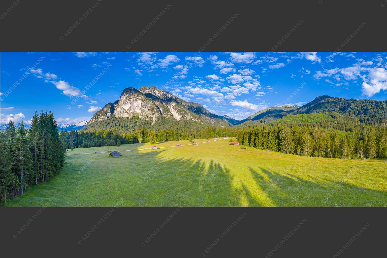 Blick zum Königstand und Alpspitze im Hintergrund - Kleine Alpspitze 2,5:1  -- Königstand und Kramer - mehr Infos bei www.Kriner-Weiermann.de