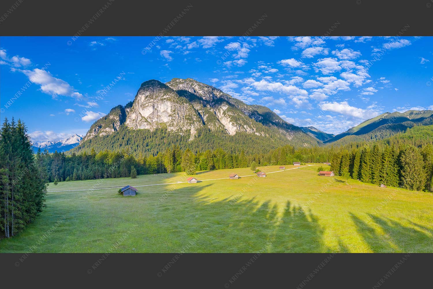 Blick zum Königstand und Alpspitze im Hintergrund - Kleine Alpspitze 2:1  -- Königstand und Kramer - mehr Infos bei www.Kriner-Weiermann.de