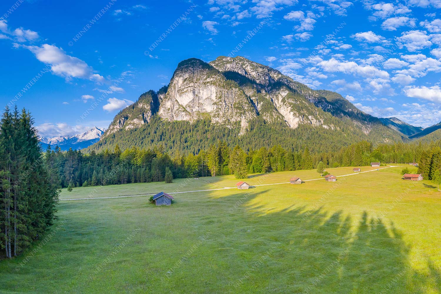 Blick zum Königstand und Alpspitze im Hintergrund - Kleine Alpspitze 3:2  -- Königstand und Kramer - mehr Infos bei www.Kriner-Weiermann.de