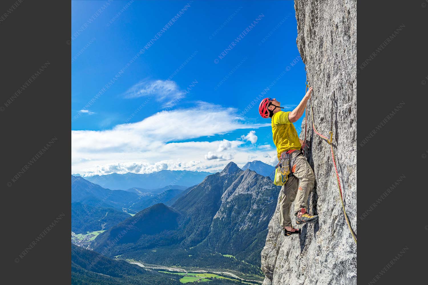 Klettern an der Gerbersüdwand im Karwendelgebirge mit Blick auf Scharnitz und den Arnspitzen - Radlmare 1:1  -- Klettern Gerber Karwendel - mehr Infos bei www.Kriner-Weiermann.de
