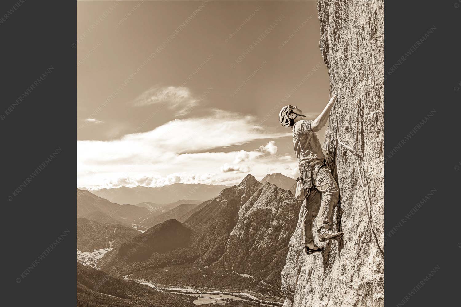 Klettern an der Gerbersüdwand im Karwendelgebirge mit Blick auf Scharnitz und den Arnspitzen - Radlmare 1:1 sepia -- Klettern Gerber Karwendel - mehr Infos bei www.Kriner-Weiermann.de