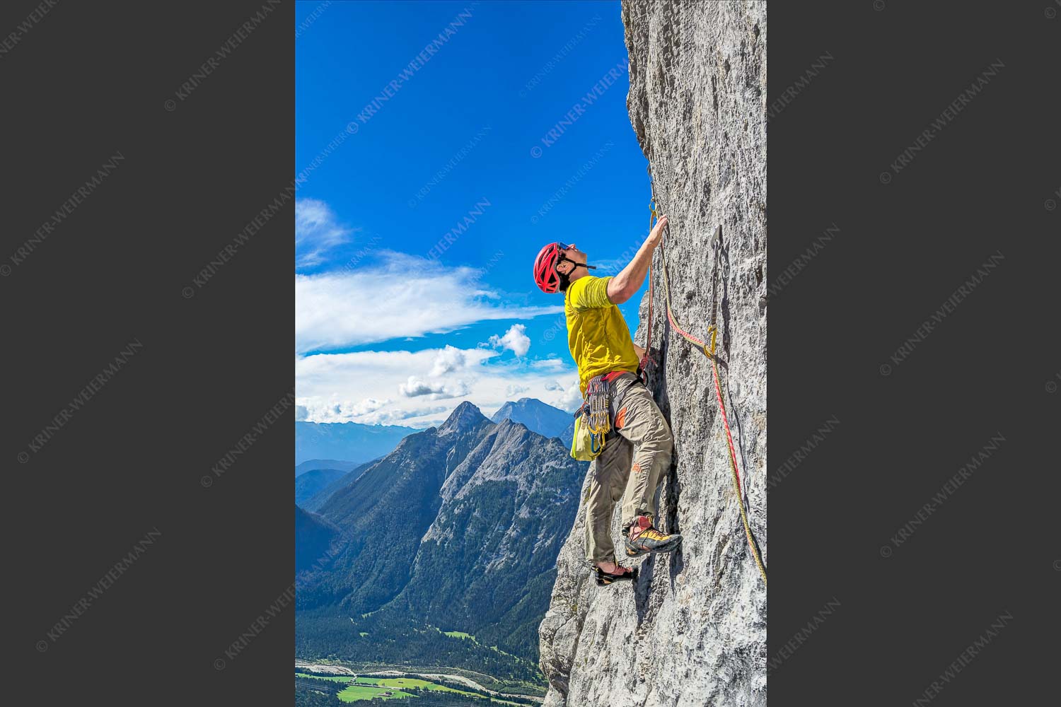 Klettern an der Gerbersüdwand im Karwendelgebirge mit Blick auf Scharnitz und den Arnspitzen - Radlmare 2:3  -- Klettern Gerber Karwendel - mehr Infos bei www.Kriner-Weiermann.de