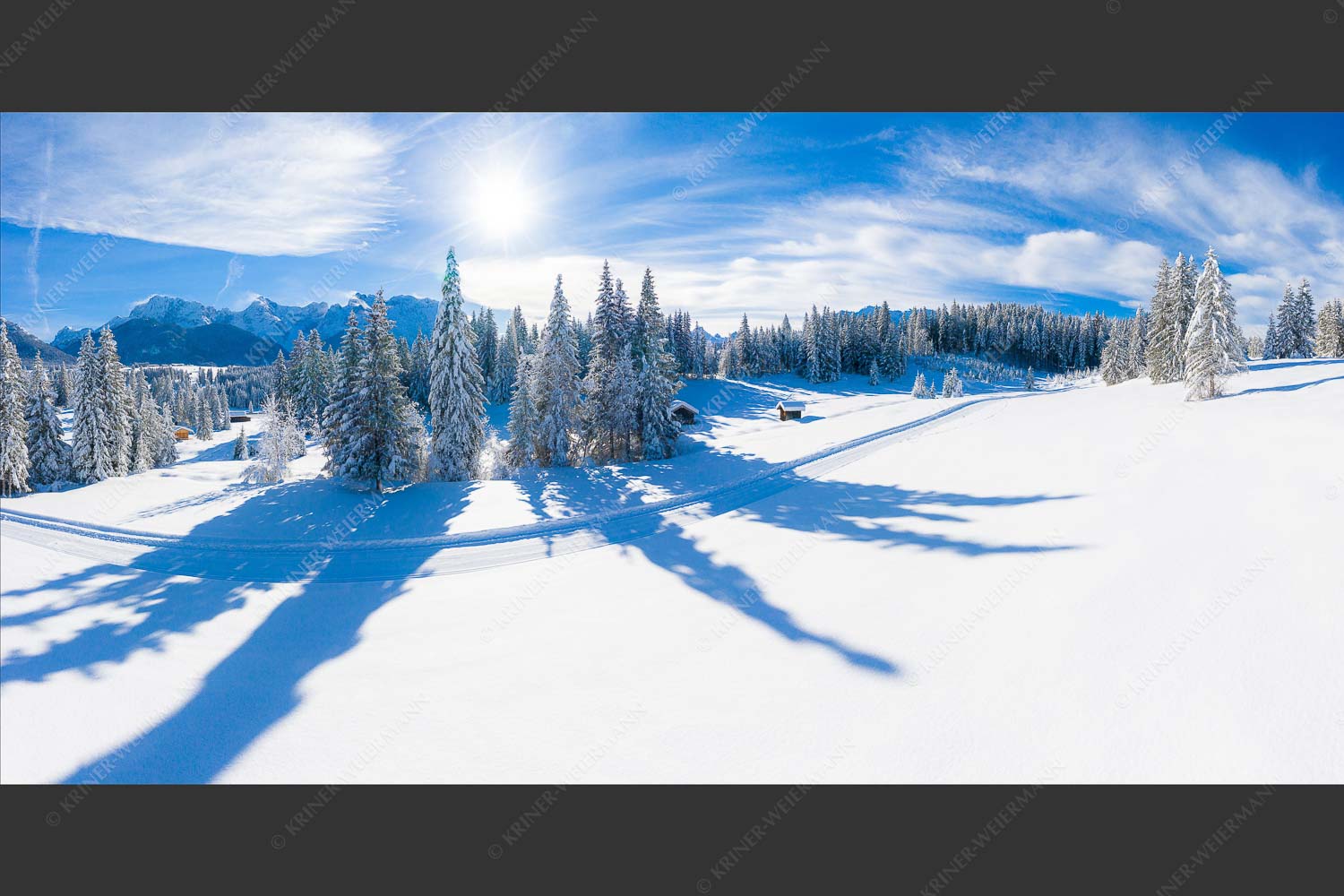 Blick über Langlaufloipe ins Karwendel - Romantisch Langlaufen 2:1  -- Langlaufloipe Krün - mehr Infos bei www.Kriner-Weiermann.de