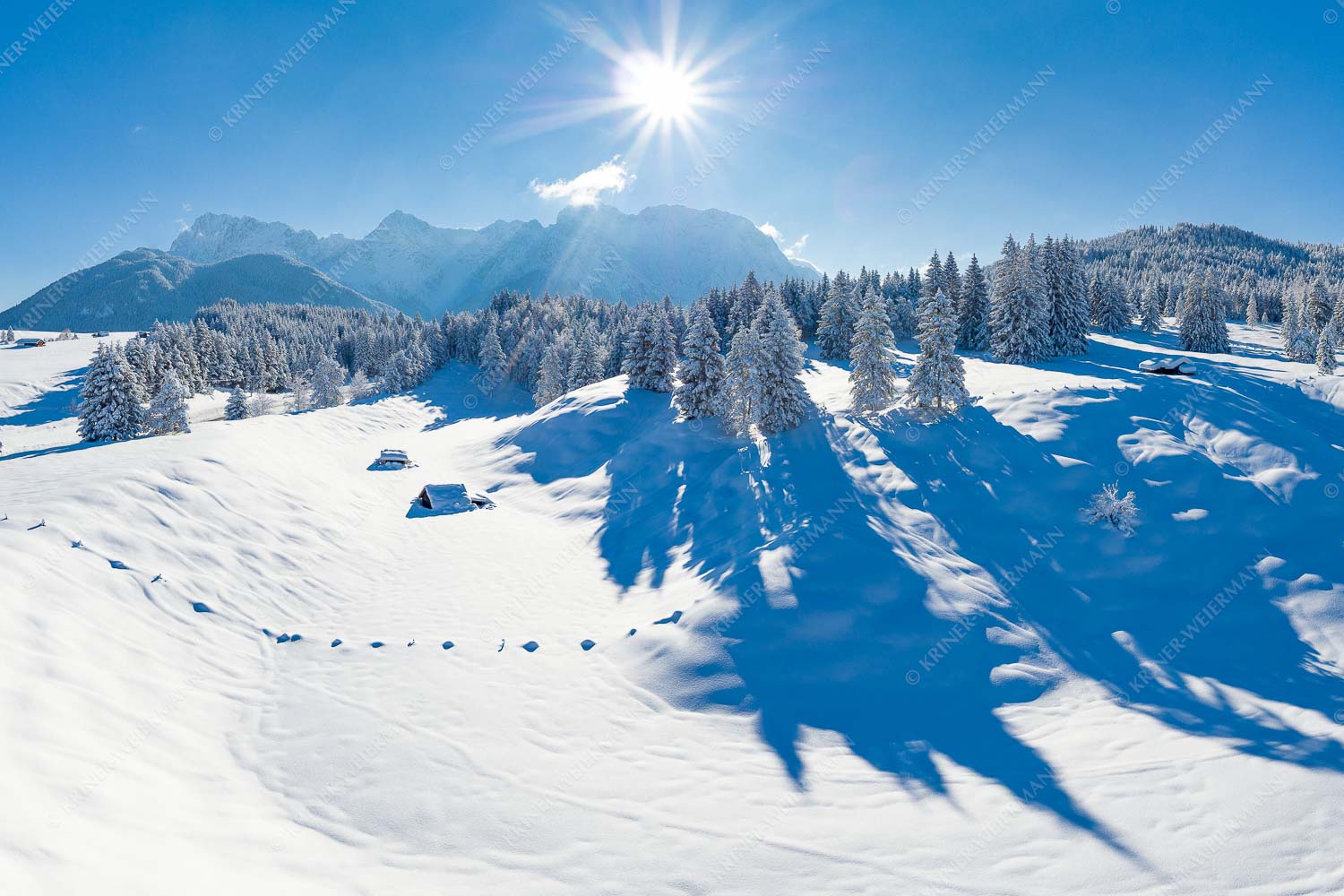 Kräftiger Neuschnee in den Buckelwiesen bei Mittenwald - Schneevalley 3:2  -- Karwendel Winter Schnee - mehr Infos bei www.Kriner-Weiermann.de