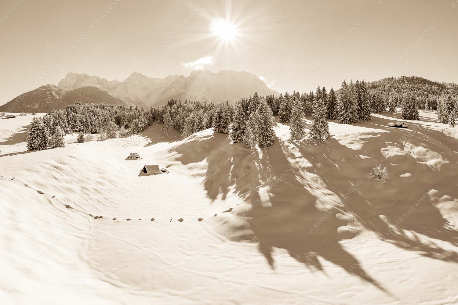 Kräftiger Neuschnee in den Buckelwiesen bei Mittenwald - Schneevalley 3:2 sepia -- Karwendel Winter Schnee - mehr Infos bei www.Kriner-Weiermann.de