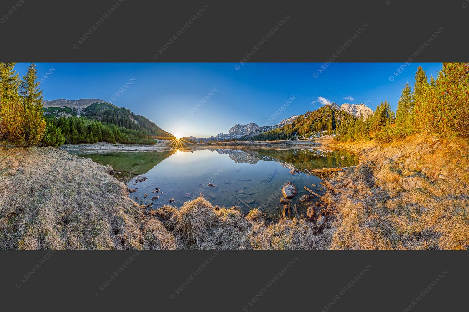 Die ersten Sonnenstrahlen an dem kleinen See bei der Fereineralm - Zeit zum atmen 2,5:1  -- Soiern und Karwendel - mehr Infos bei www.Kriner-Weiermann.de