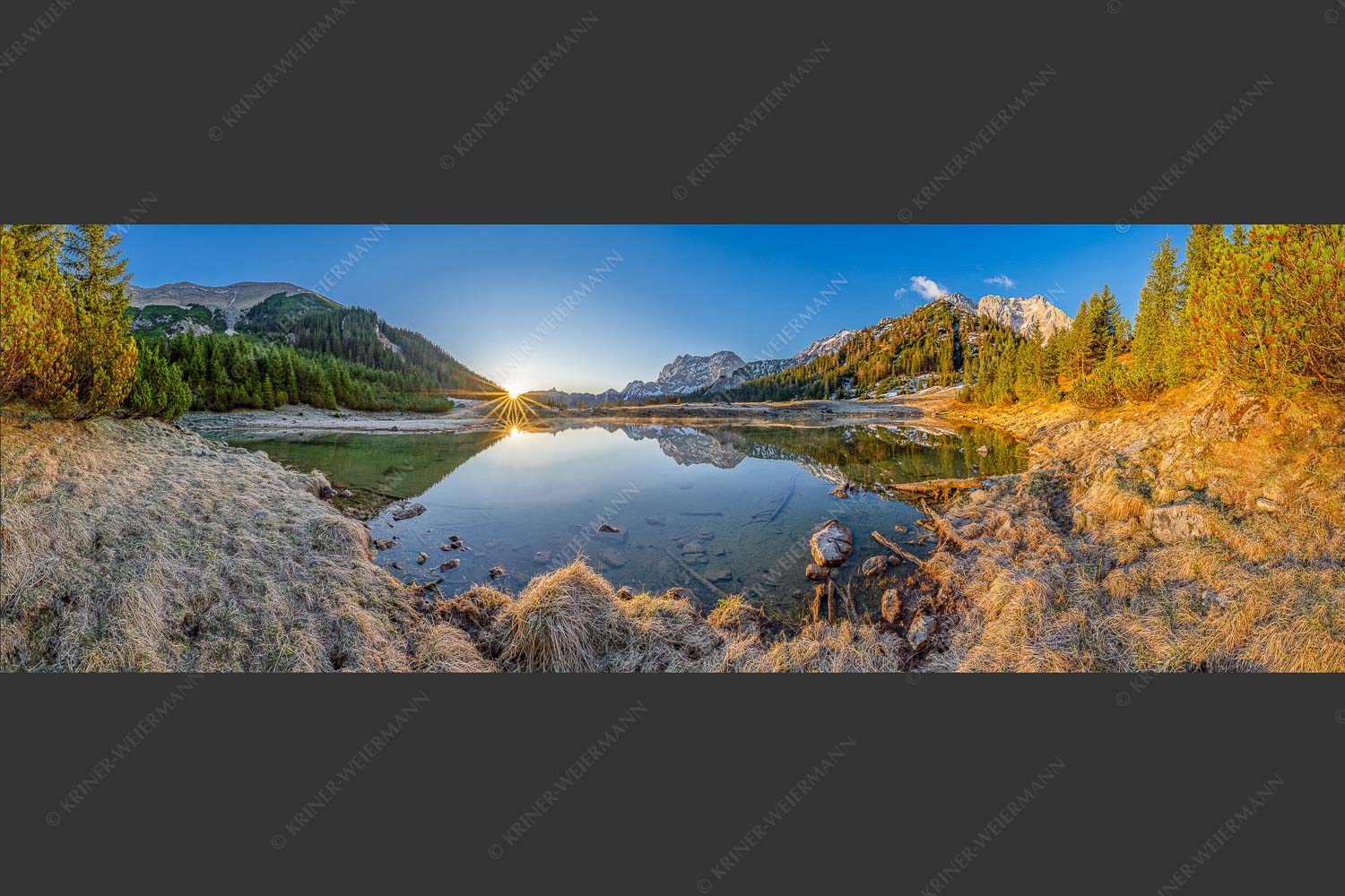 Die ersten Sonnenstrahlen an dem kleinen See bei der Fereineralm - Zeit zum atmen 3:1  -- Soiern und Karwendel - mehr Infos bei www.Kriner-Weiermann.de