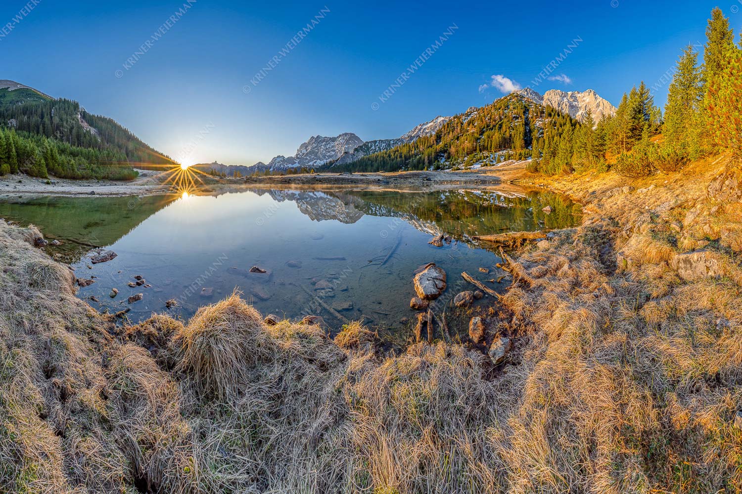 Die ersten Sonnenstrahlen an dem kleinen See bei der Fereineralm - Zeit zum atmen 3:2  -- Soiern und Karwendel - mehr Infos bei www.Kriner-Weiermann.de