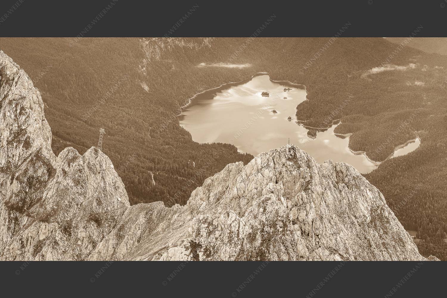 Blick über Großen Waxenstein zum Eibsee - Seegipfel 2:1 sepia -- Großen Waxenstein Eibsee - mehr Infos bei www.Kriner-Weiermann.de