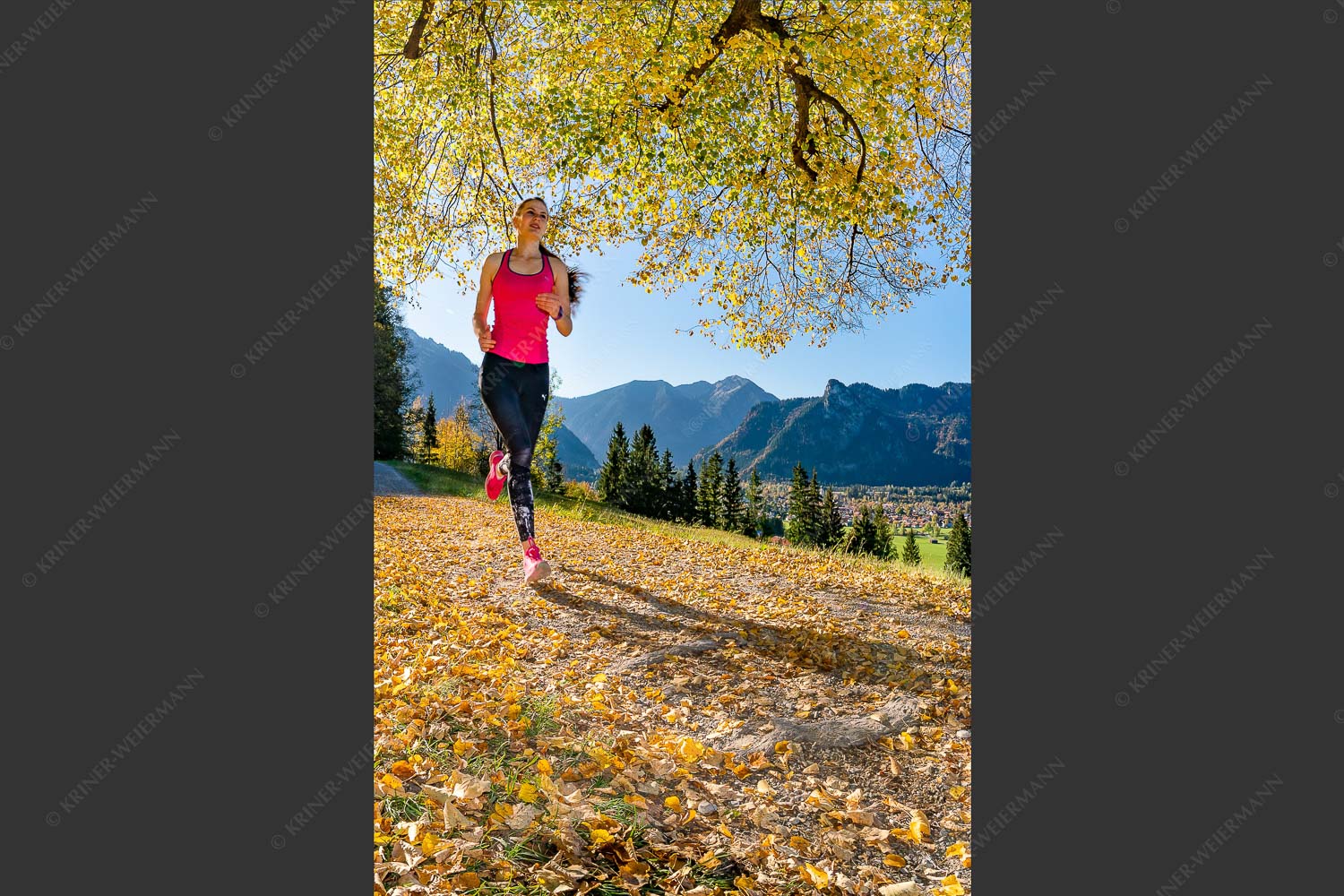 Jogging über Oberammergau - Singletrail 2:3  -- Trailrunning Laufen - mehr Infos bei www.Kriner-Weiermann.de