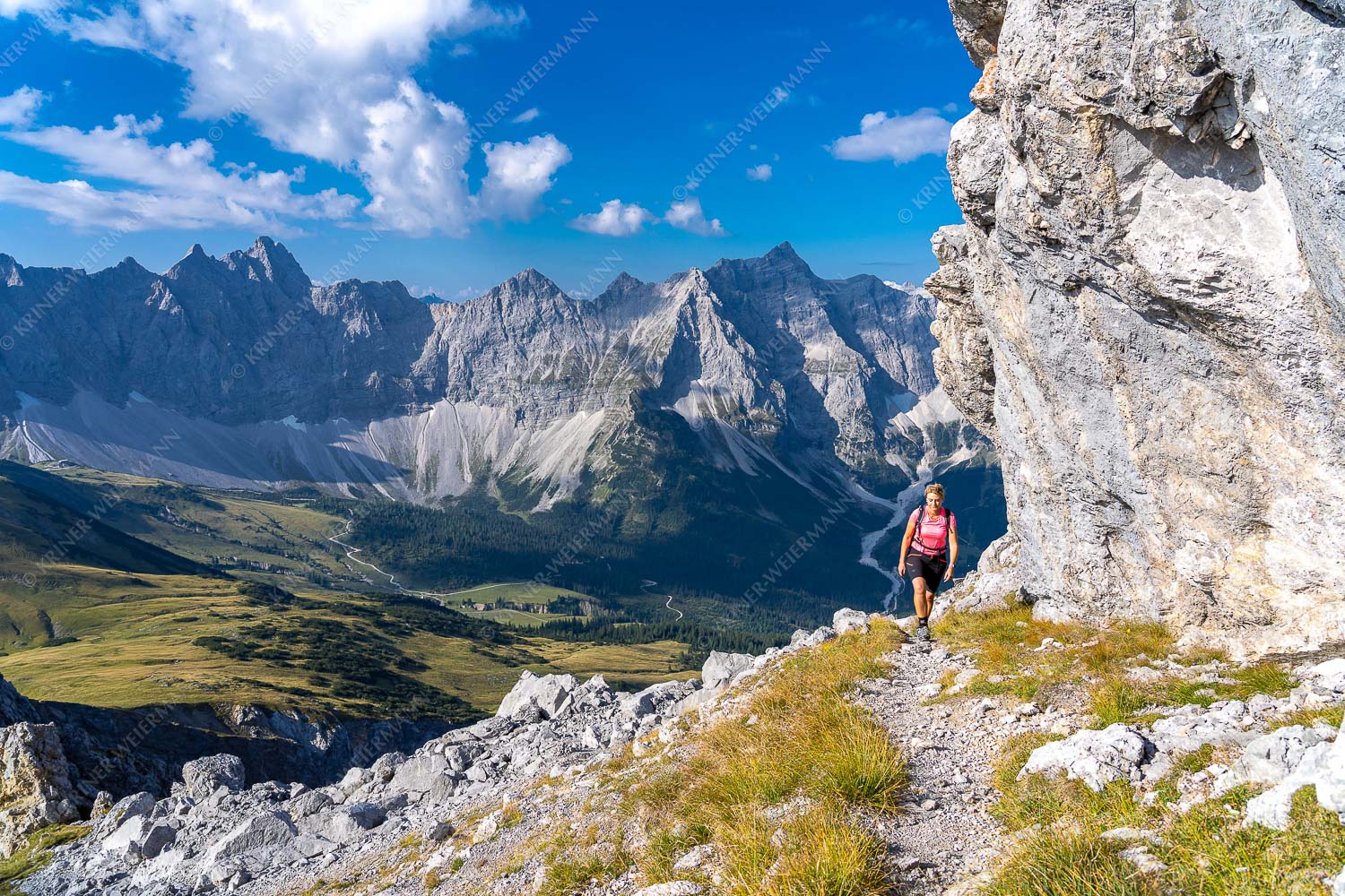 Beeindruckende Wanderung zum Steinfalk im Karwendelgebirge - Steinfalk Wanderung VII 3:2  -- Bergwandern im Karwendel - mehr Infos bei www.Kriner-Weiermann.de