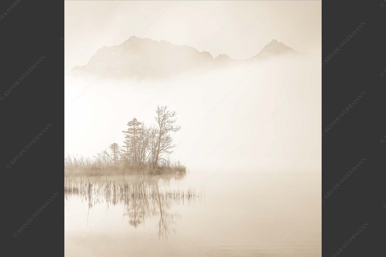 Blick über den Barmsee zum Wörner und Tiefkarspitze im Karwendelgebirge - Zwischen Spiegel und Schleier 1:1 sepia -- Barmsee mit Karwendel - mehr Infos bei www.Kriner-Weiermann.de