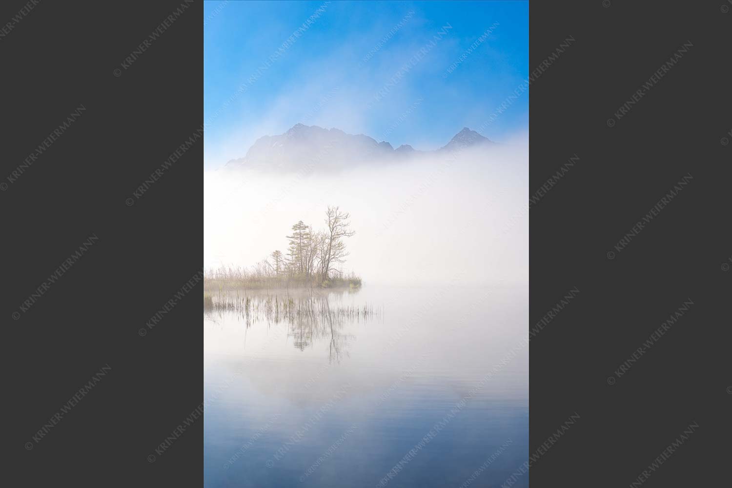 Blick über den Barmsee zum Wörner und Tiefkarspitze im Karwendelgebirge - Zwischen Spiegel und Schleier 2:3  -- Barmsee mit Karwendel - mehr Infos bei www.Kriner-Weiermann.de
