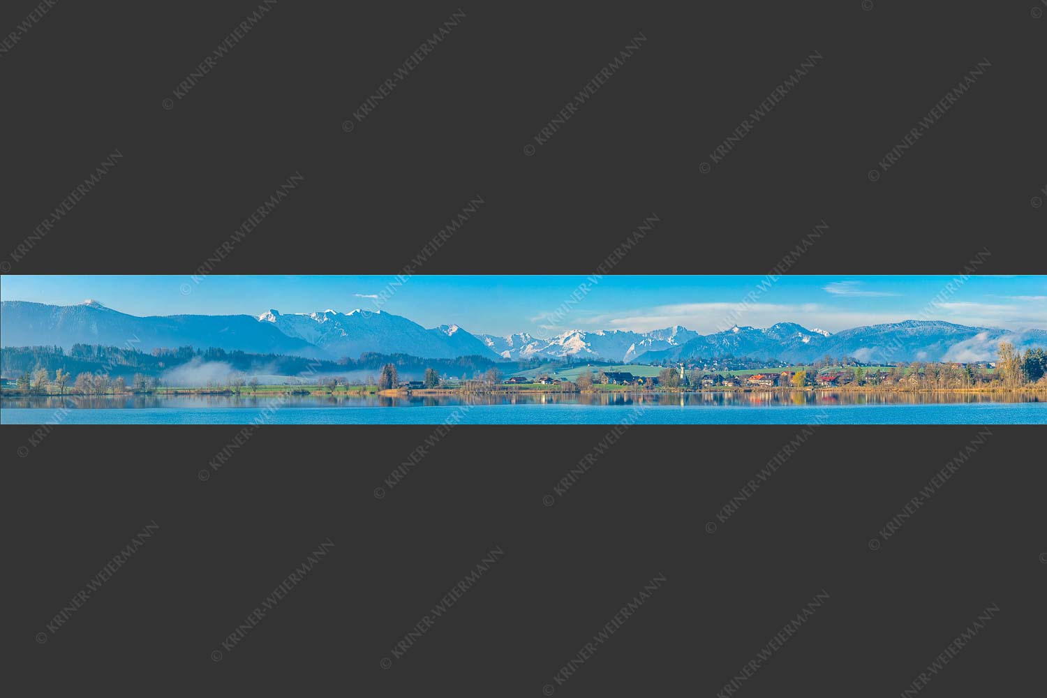 Blick über den Riegsee und Froschhausen zum Zugspitzmassiv - Froschhausener Morgen 7:1  -- Riegsee und Froschhausen - mehr Infos bei www.Kriner-Weiermann.de