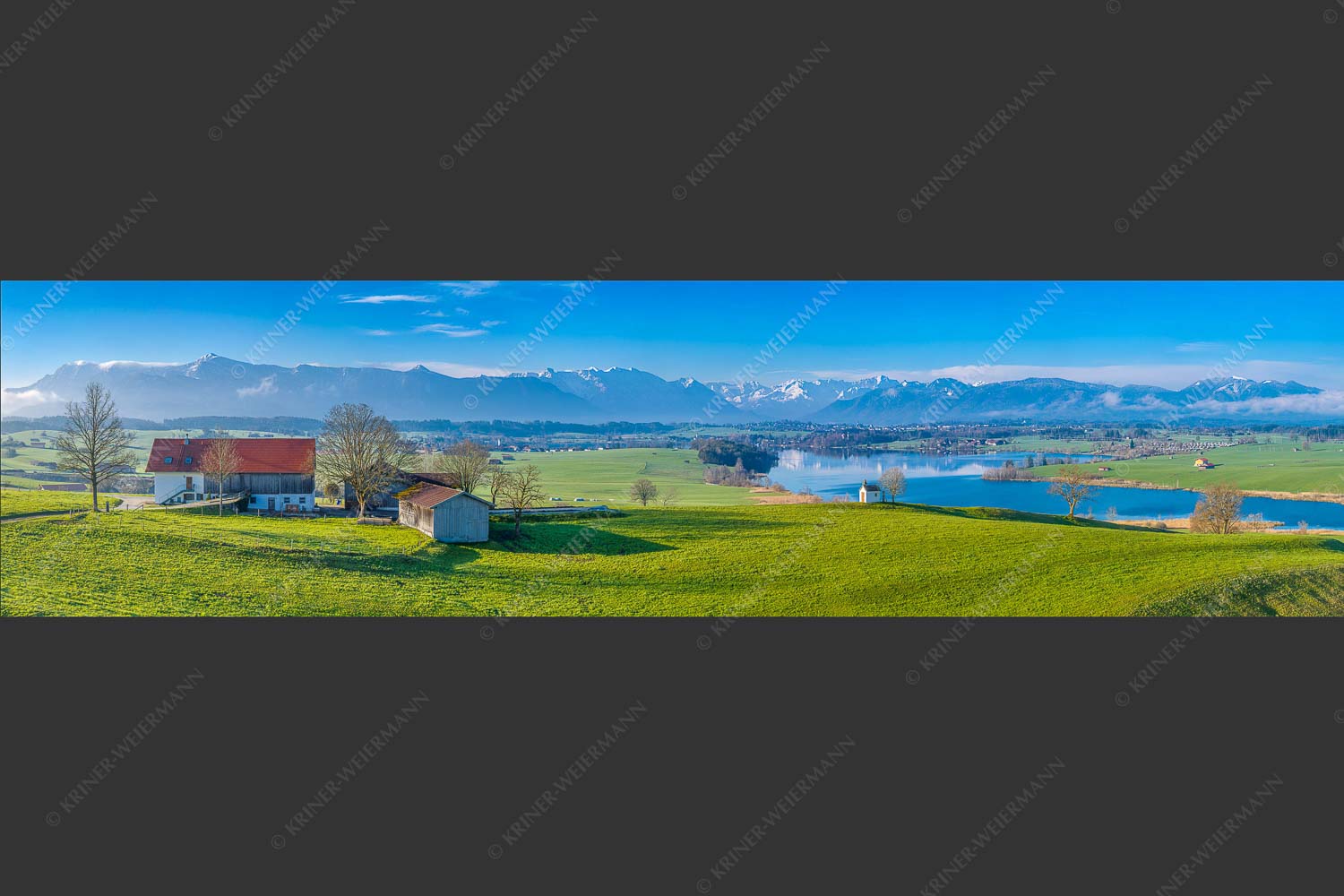 Blick über den Riegsee zum Estergebirge, Wetterstein und Ammergauer Bergen - Frühlingsgöttin Ostara 4:1  -- Mesnerhauskapelle Aidling - mehr Infos bei www.Kriner-Weiermann.de