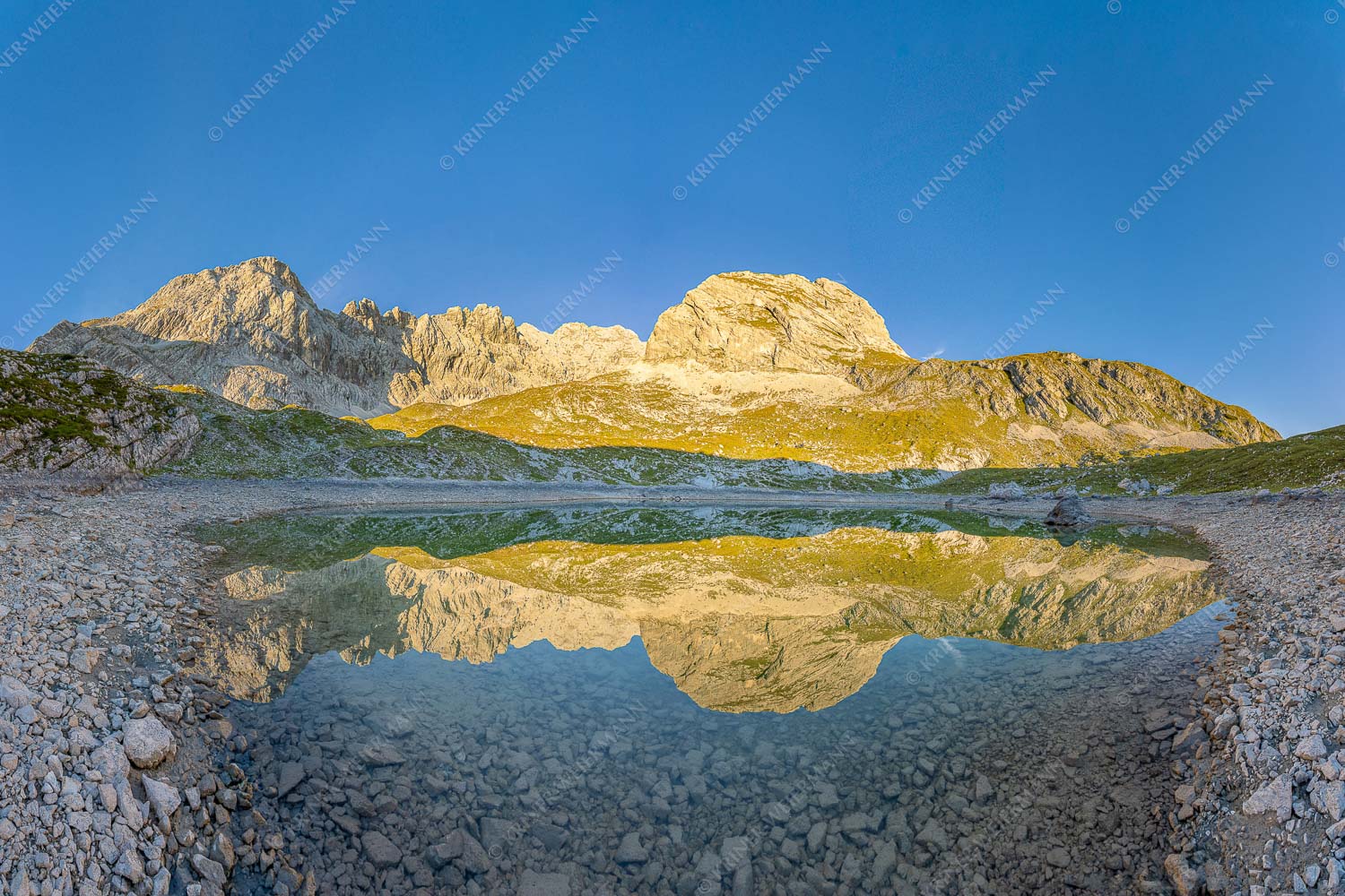 Blick über Stuibensee zum Hohen Gaif und Hohen Blassen Im Wetterstein - Stuibenspiegel II 3:2  -- Stuibensee - mehr Infos bei www.Kriner-Weiermann.de