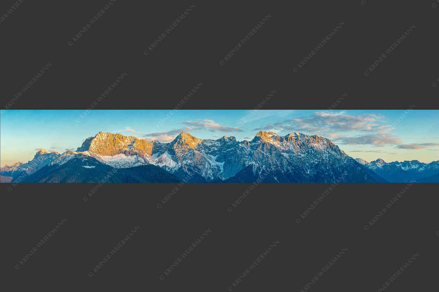 Blick auf das Karwendelgebirge bei Sonnenuntergang - Täglich schön 6:1  -- Karwendel Mittenwald - mehr Infos bei www.Kriner-Weiermann.de