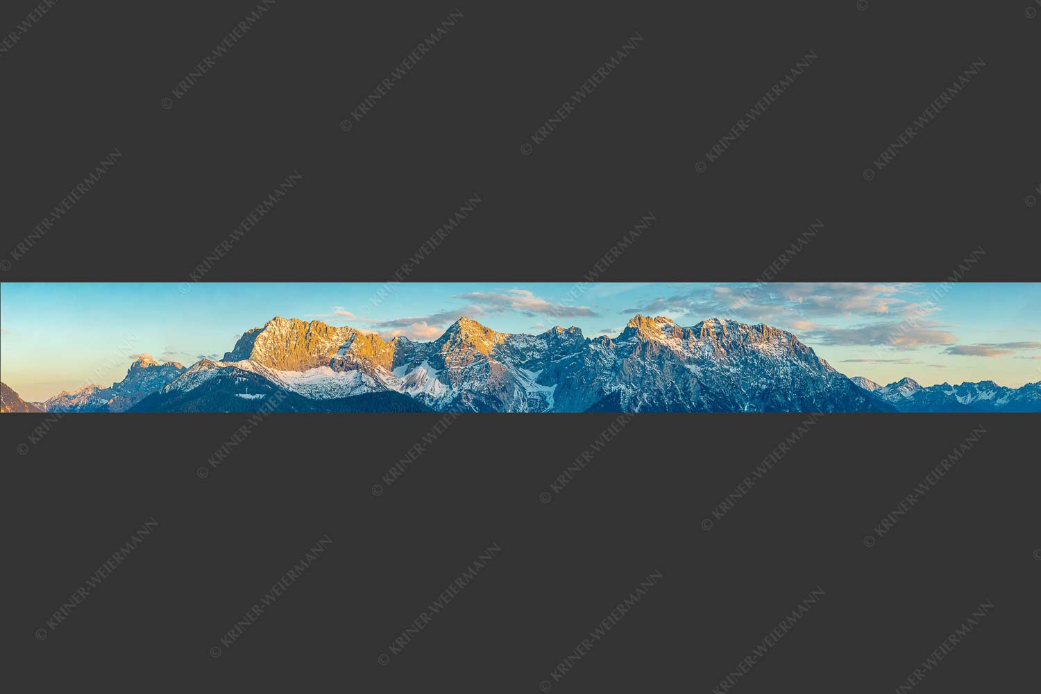 Blick auf das Karwendelgebirge bei Sonnenuntergang - Täglich schön 8:1  -- Karwendel Mittenwald - mehr Infos bei www.Kriner-Weiermann.de