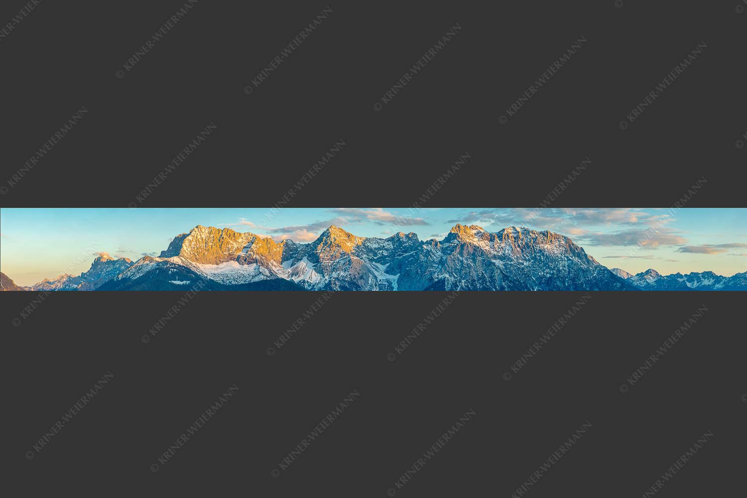 Blick auf das Karwendelgebirge bei Sonnenuntergang - Täglich schön 9:1  -- Karwendel Mittenwald - mehr Infos bei www.Kriner-Weiermann.de