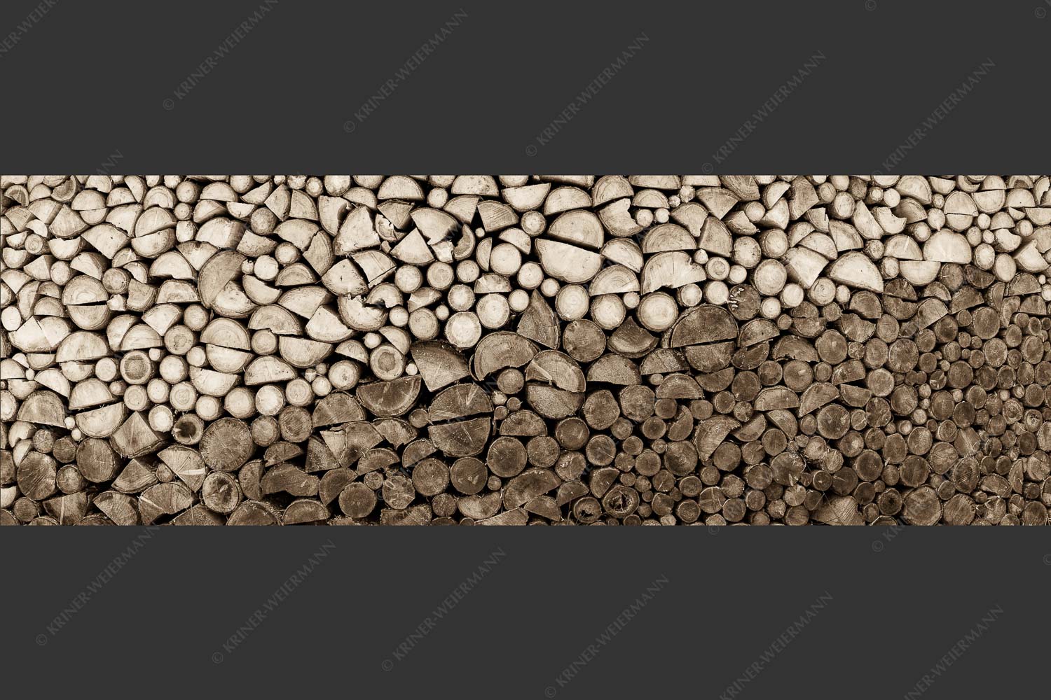 Holzhaufen im Werdenfelser Land - Tendenz steigend 3:1 sepia -- Holzhaufen Holzstoß - mehr Infos bei www.Kriner-Weiermann.de