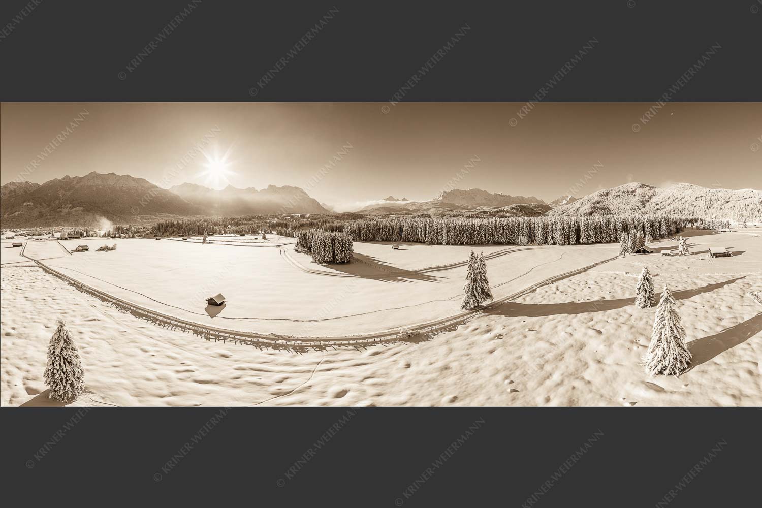 Winterlandschaft bei Krün mit Karwendel- und Wettersteingebirge - Tiefwinter rund um Krün 2,5:1 sepia -- Alpenwelt Karwendel - mehr Infos bei www.Kriner-Weiermann.de