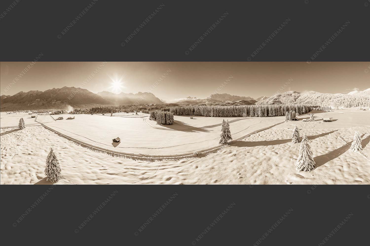 Winterlandschaft bei Krün mit Karwendel- und Wettersteingebirge - Tiefwinter rund um Krün 3:1 sepia -- Alpenwelt Karwendel - mehr Infos bei www.Kriner-Weiermann.de