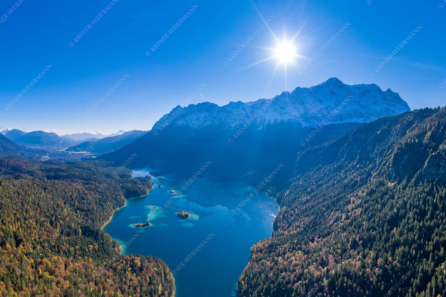 Blick über den Eibsee zum Wetterstein mit Zugspitze - Übern Eibsee 3:2  -- Zugspitze Waxenstein Garmisch - mehr Infos bei www.Kriner-Weiermann.de