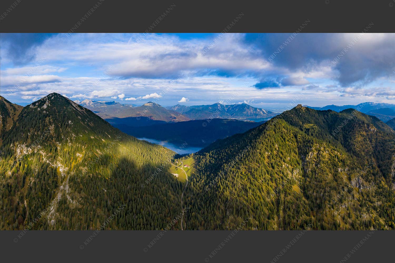 Blick über Fischbachalm ins Estergebirge - Übern Fischbach 2:1  -- Fischbachalm Soierngebirge - mehr Infos bei www.Kriner-Weiermann.de