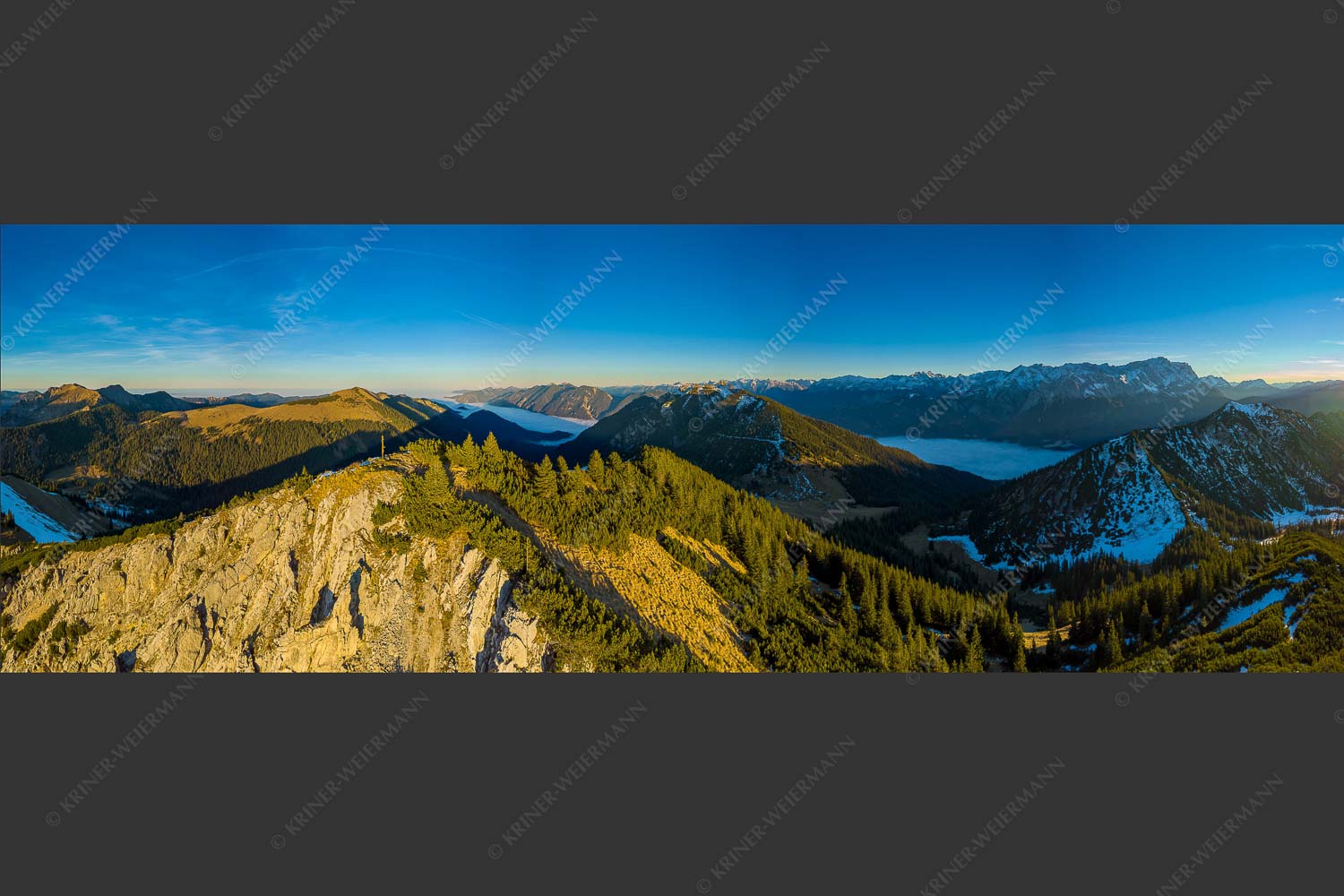 Blick über Hirschbichel und Kramer zum Wettersteingebirge - Übern HIrschbichel 3:1  -- Stepbergalm Ammergauer - mehr Infos bei www.Kriner-Weiermann.de