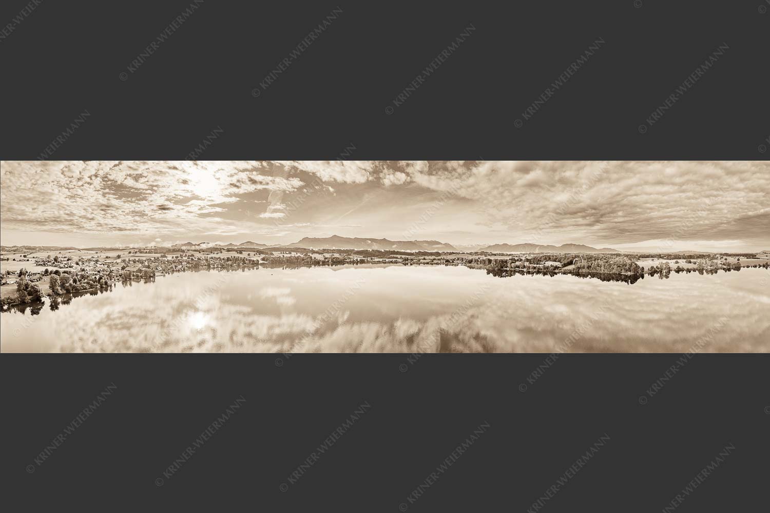 Blick über Riegsee in den Sonnenaufgang - Übern Riegsee 4:1 sepia -- Froschhausen Murnau - mehr Infos bei www.Kriner-Weiermann.de