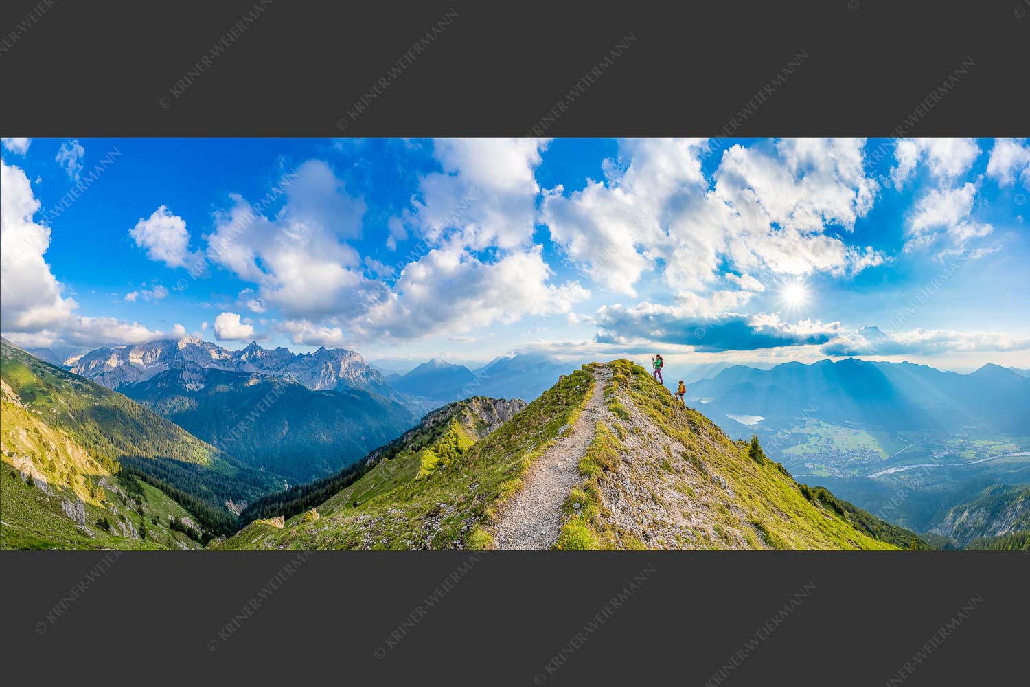 Blick über Seinskopf und Oberes Isartal in den Sonnenuntergang - Viele Wege 2,5:1  -- Seinskopf Wanderung - mehr Infos bei www.Kriner-Weiermann.de