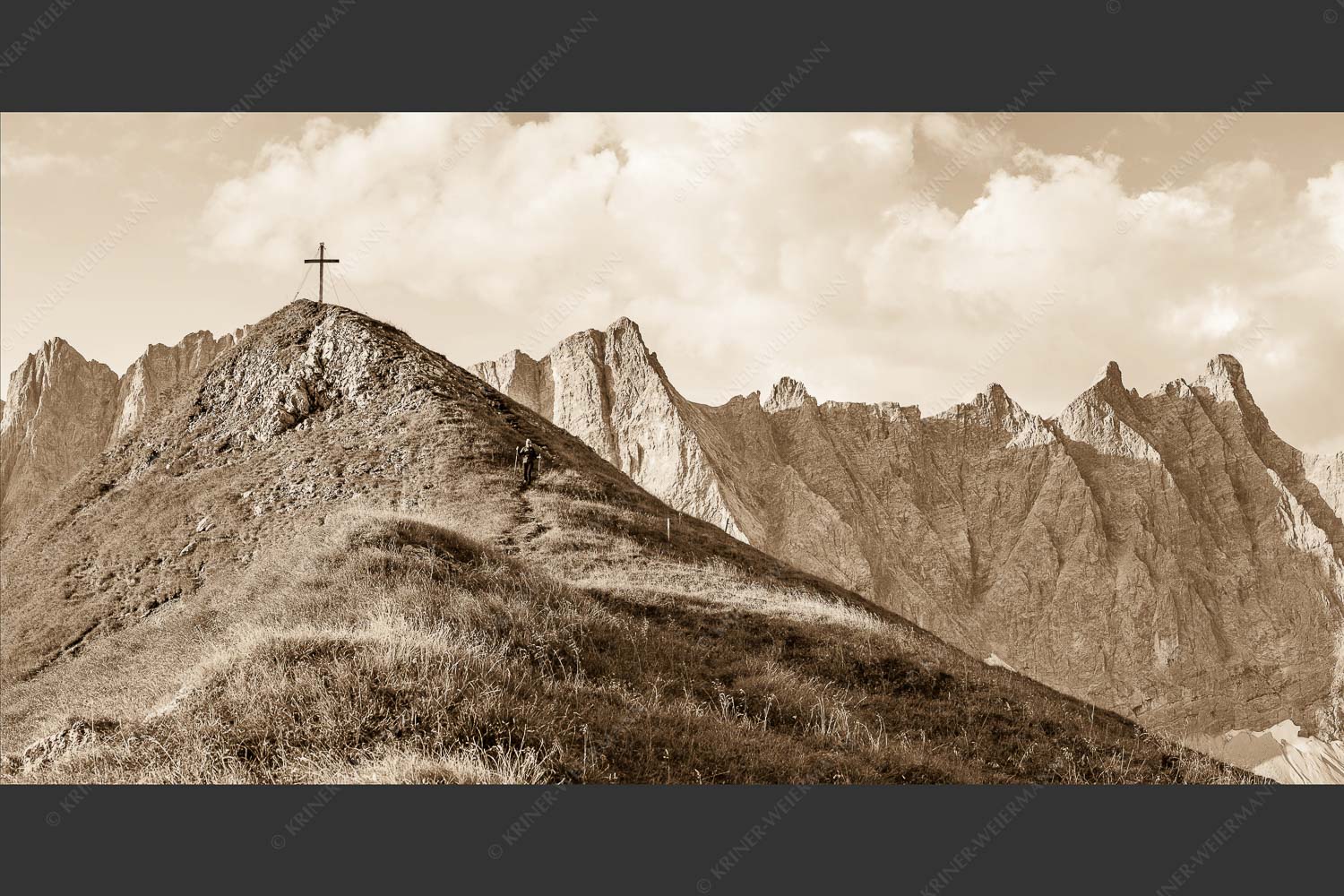Beeindruckende Bergwanderung am Mahnkopf im Karwendelgebirge - Wandern zum Mahnkopf 2:1 sepia -- Laliderer Karwendel - mehr Infos bei www.Kriner-Weiermann.de