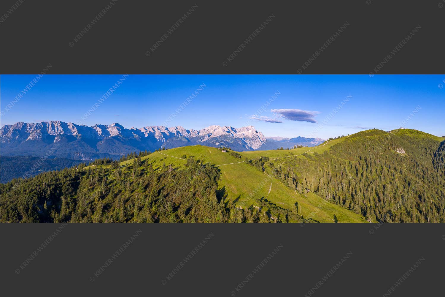 Blick über den Wank zum Wettersteingebirge - Wank und Wetterstein 3:1  -- Roßwank - mehr Infos bei www.Kriner-Weiermann.de