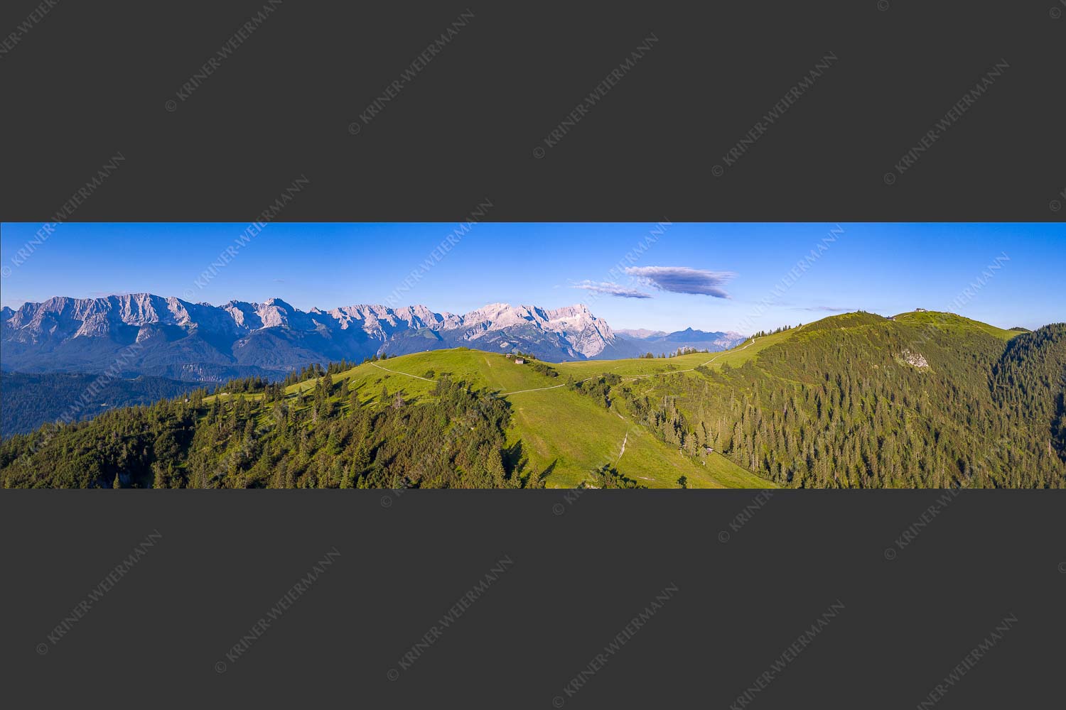 Blick über den Wank zum Wettersteingebirge - Wank und Wetterstein 4:1  -- Roßwank - mehr Infos bei www.Kriner-Weiermann.de
