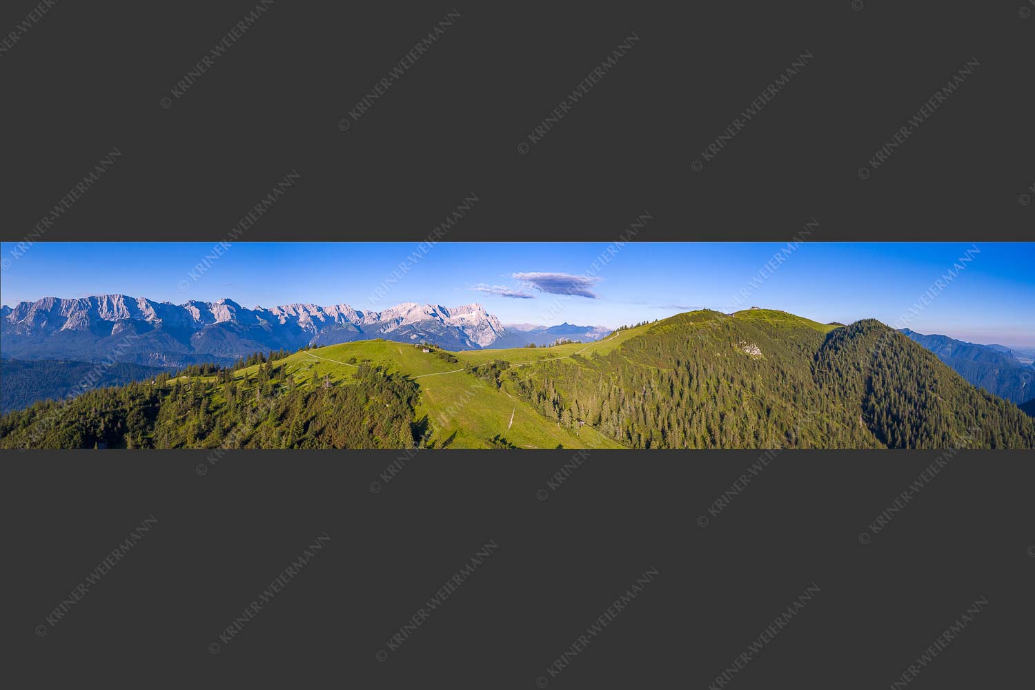 Blick über den Wank zum Wettersteingebirge - Wank und Wetterstein 5:1  -- Roßwank - mehr Infos bei www.Kriner-Weiermann.de
