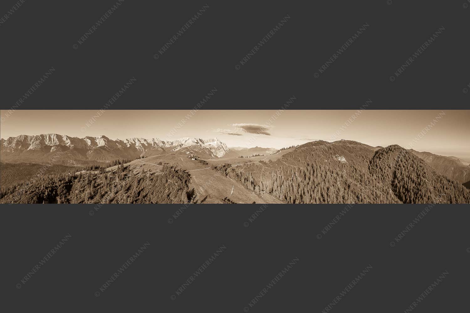 Blick über den Wank zum Wettersteingebirge - Wank und Wetterstein 5:1 sepia -- Roßwank - mehr Infos bei www.Kriner-Weiermann.de