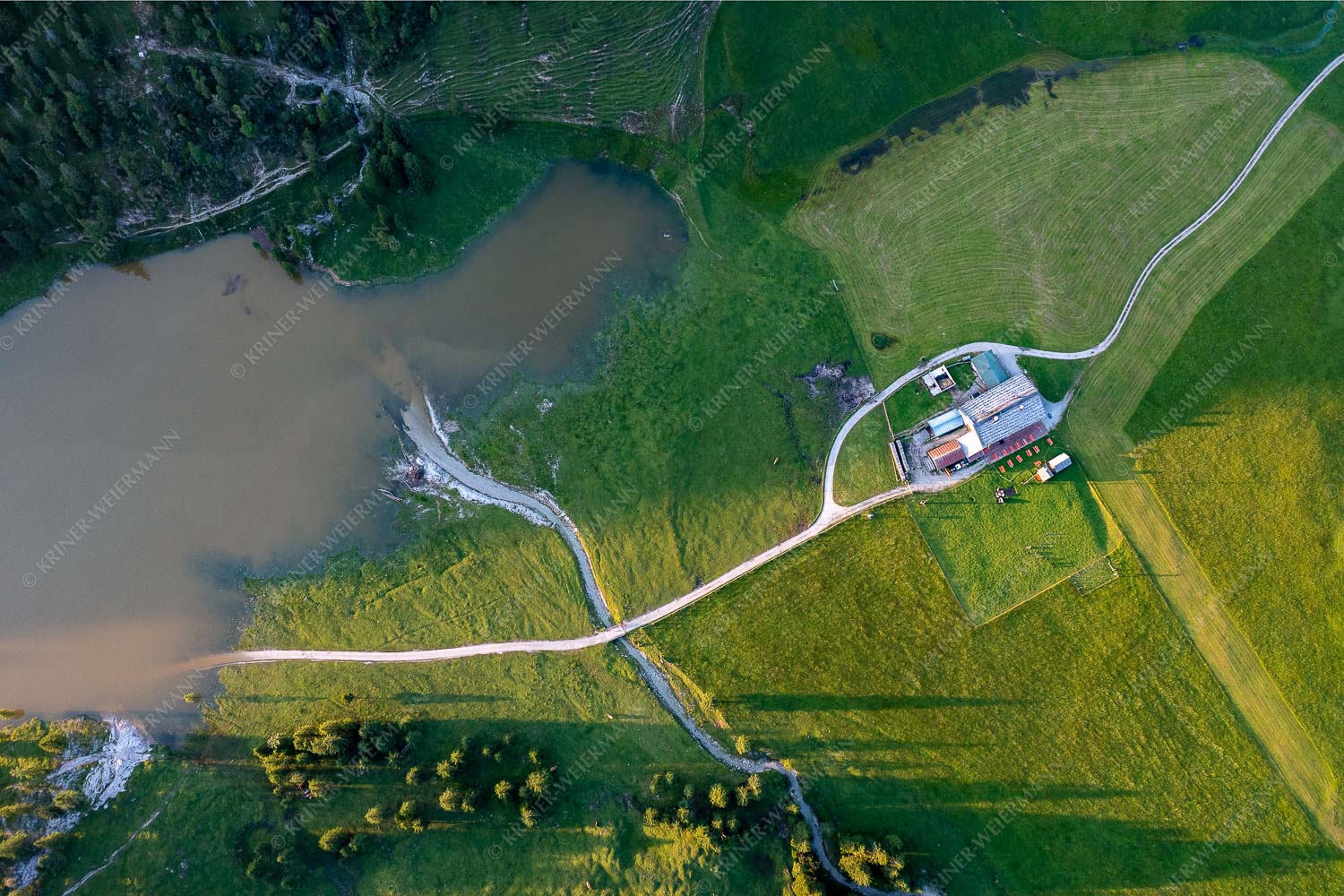 Draufsicht auf Wege, Straßen und Esterbergalm im Estergebirge - Wege II 3:2  -- Esterbergalm - mehr Infos bei www.Kriner-Weiermann.de