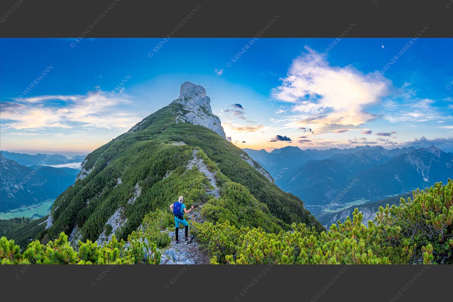 Weg zur Arnplattenspitze mit Sonnenaufgang im Karwendel - Weit is nimma 2:1  -- Bergwandern Arnplattenspitze - mehr Infos bei www.Kriner-Weiermann.de