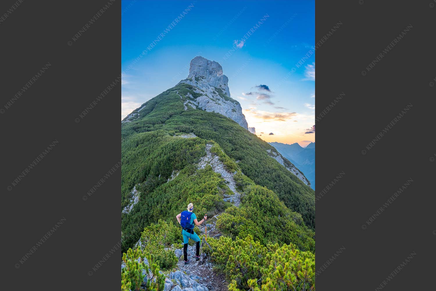 Weg zur Arnplattenspitze mit Sonnenaufgang im Karwendel - Weit is nimma 2:3  -- Bergwandern Arnplattenspitze - mehr Infos bei www.Kriner-Weiermann.de