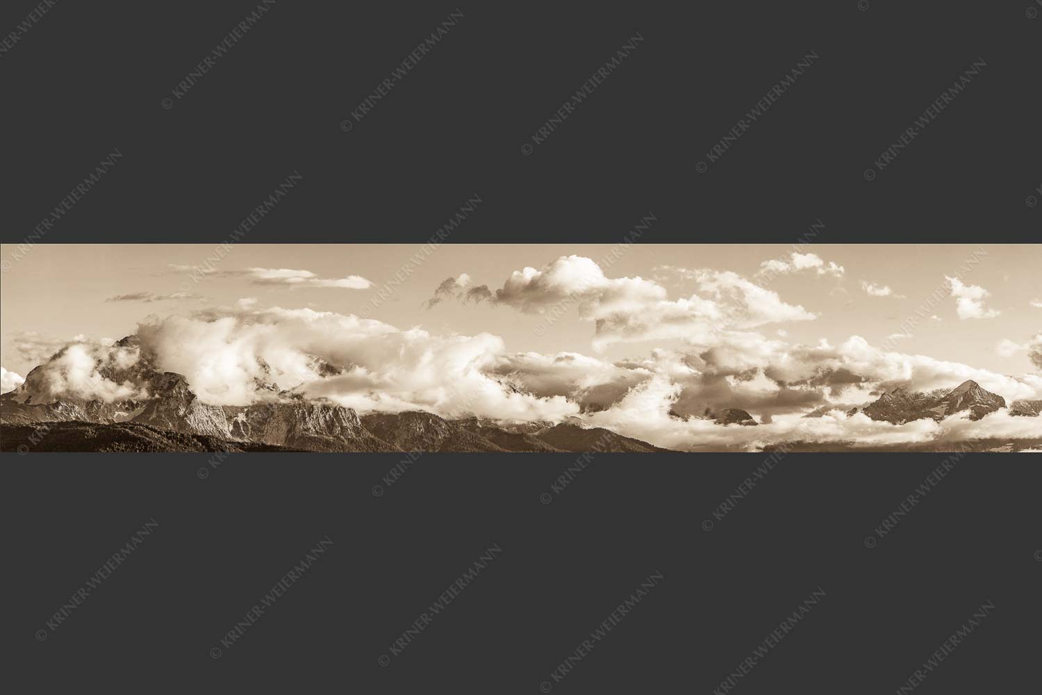 Wolkenstimmung am Wettersteingebirge - Wetterstein 5:1 sepia -- Nebelreißen Nebelschwaden - mehr Infos bei www.Kriner-Weiermann.de
