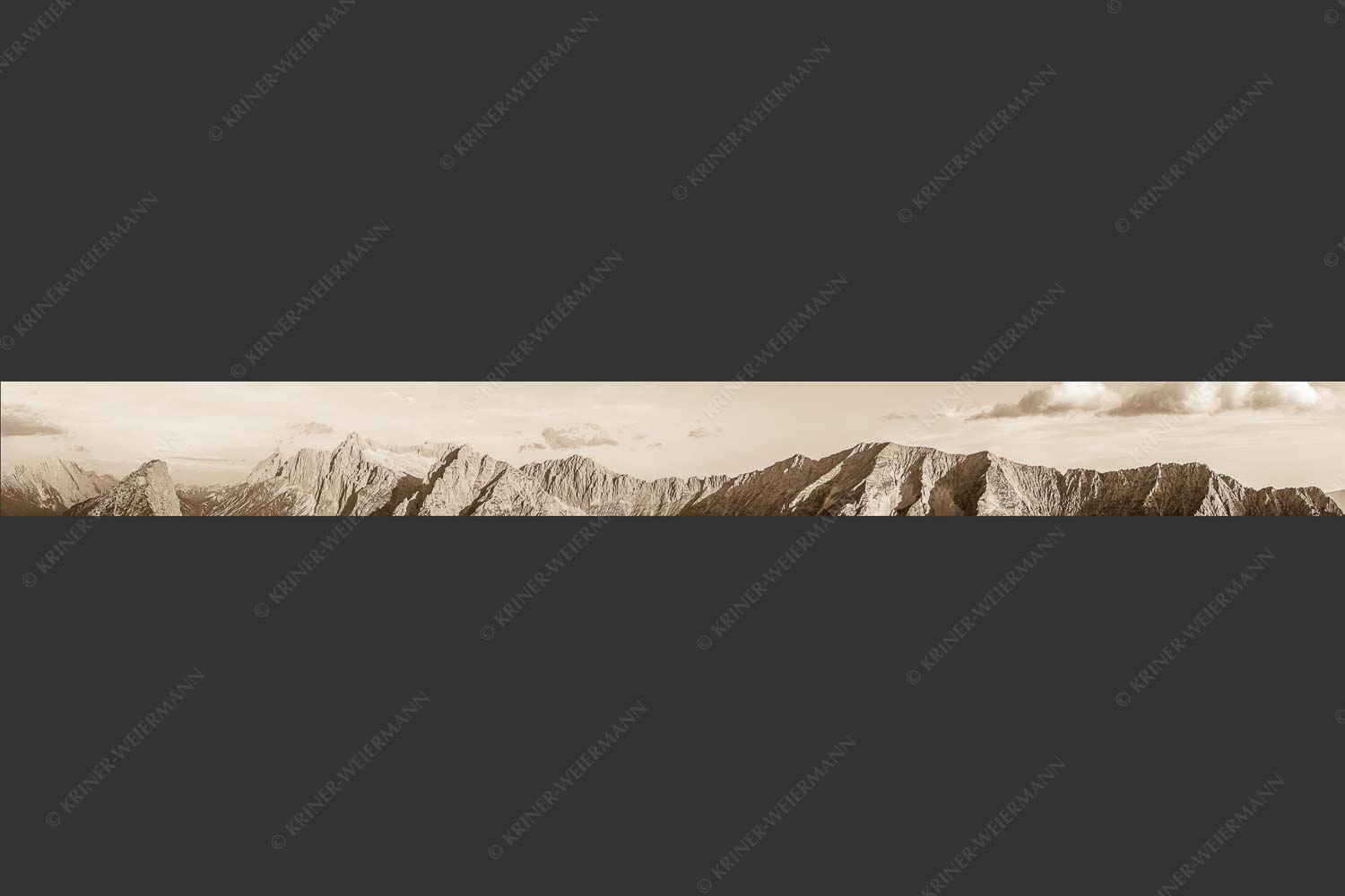 Blick auf Wettersteingrat, Dreitorspitzen und Gehrenspitze - Wetterstein Südgrate 10:1 sepia -- Wettersteingebirge - mehr Infos bei www.Kriner-Weiermann.de