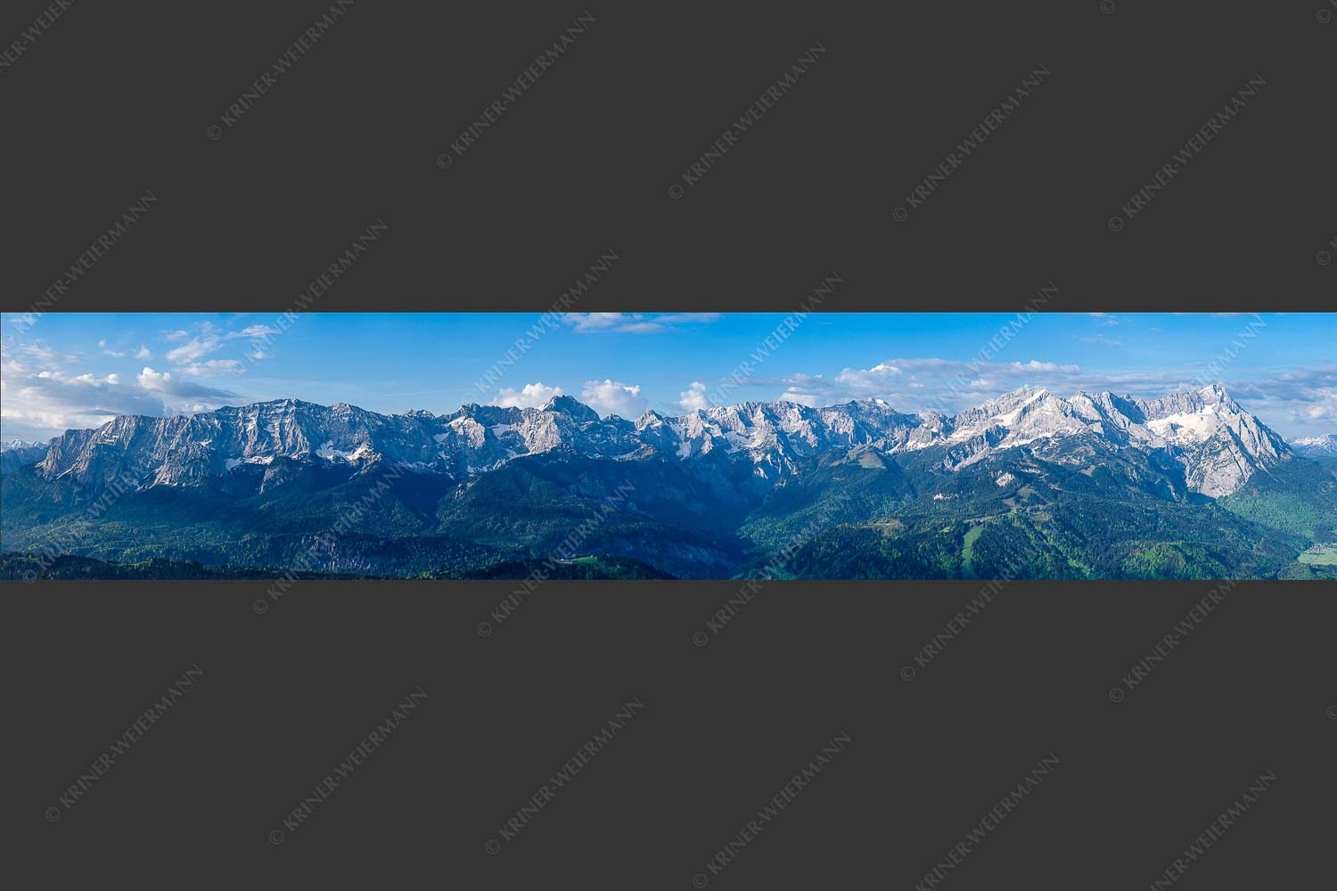 Blick auf die komplette Nordseite des Wettersteingebirges - Wettersteinriegel 5:1  -- Wettersteingebirge - mehr Infos bei www.Kriner-Weiermann.de