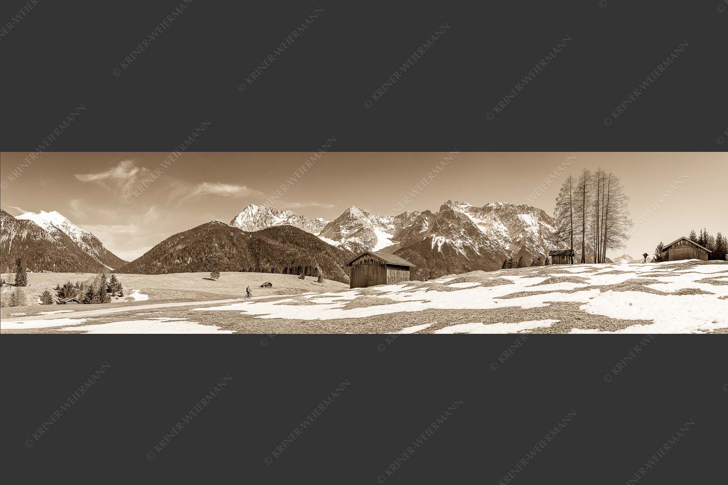 Gemütliche Frühjahrsradtour bei Mittenwald mit Karwendel im Hintergrund - Wieder aufs Bike II 4:1 sepia -- MTB Fahren in der Alpenwelt Karwendel - mehr Infos bei www.Kriner-Weiermann.de