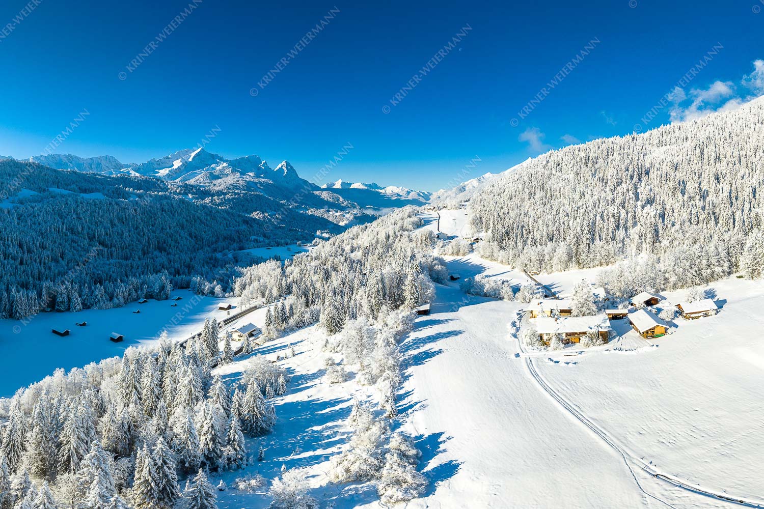 Blick zum Zugspitzmassiv - Winter am Höfele II 3:2  -- Zugspitzmassiv Schnee - mehr Infos bei www.Kriner-Weiermann.de