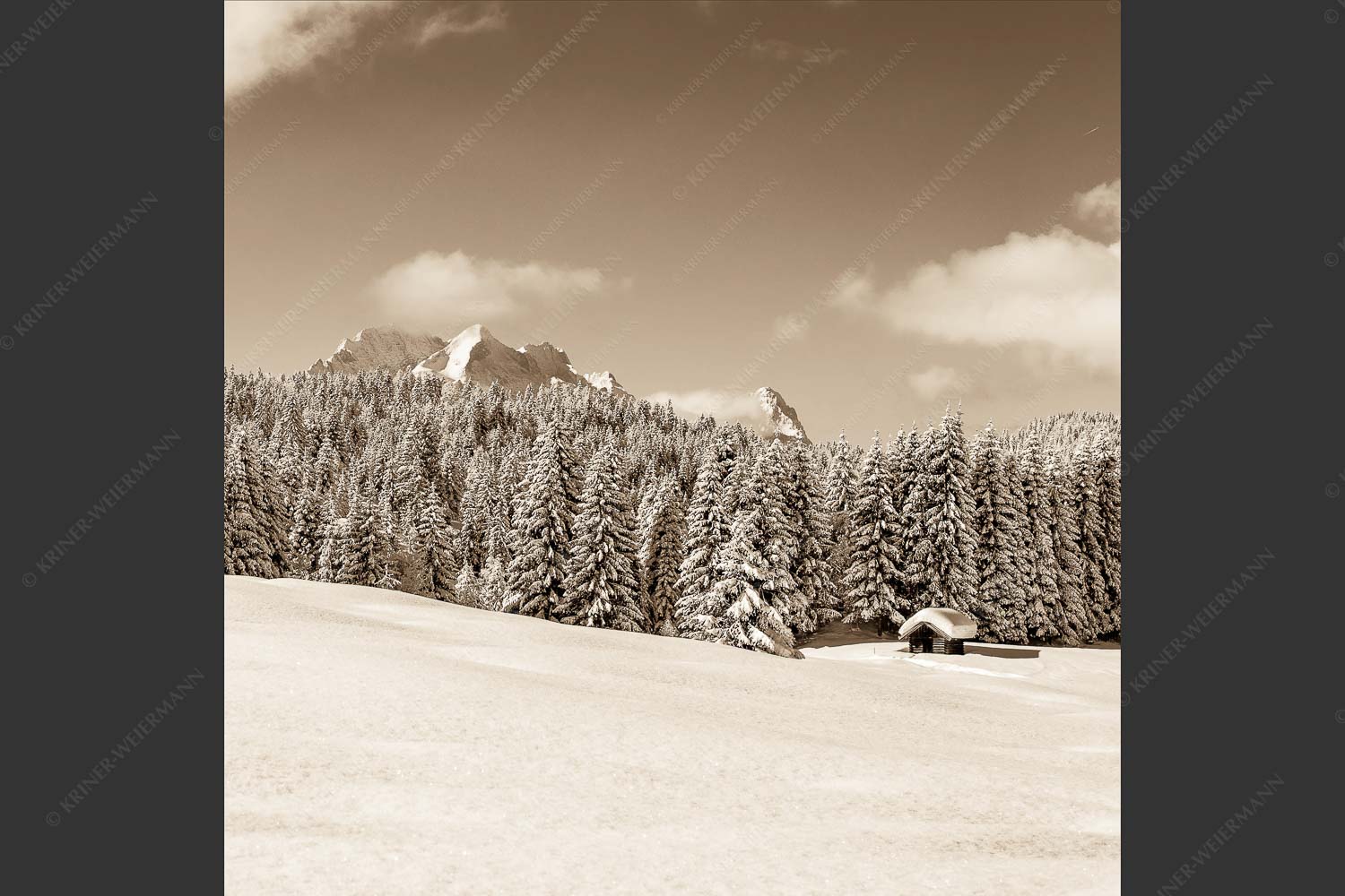 Blick zum Wetterstein mit Alpspitze, Zugspitze und Waxenstein - Winterliche Buckelwiesen II 1:1 sepia -- Hütte im Schnee - mehr Infos bei www.Kriner-Weiermann.de
