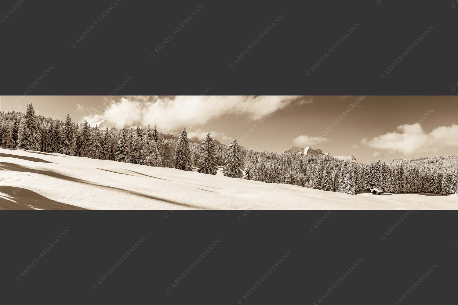 Blick zum Wetterstein mit Alpspitze, Zugspitze und Waxenstein - Winterliche Buckelwiesen II 4:1 sepia -- Hütte im Schnee - mehr Infos bei www.Kriner-Weiermann.de